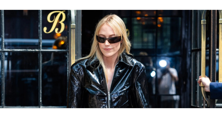 Look of the week: unexpected and sticky - the material captures the summer